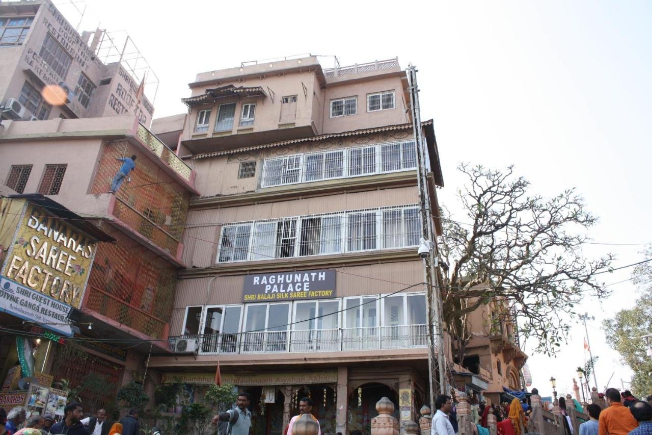 Raghunath Palace Home Stay building on Dashashwamedh Ghat